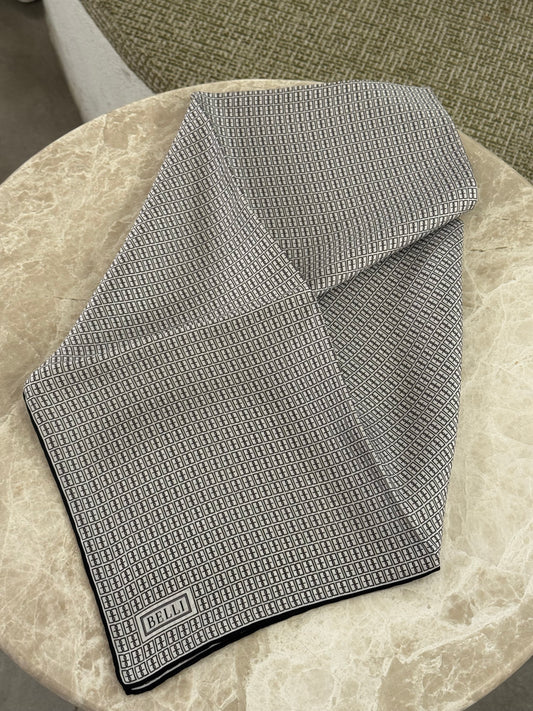 Belli Siyah Monogram Desen %100 Twill İpek Eşarp 4321-53