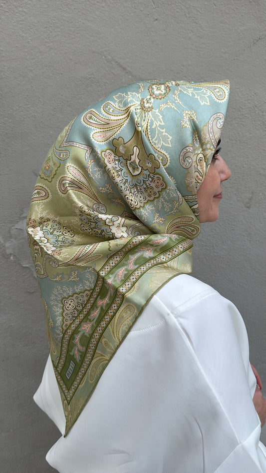 Belli Yeşil Çok Renkli Etnik Desen %100 Twill İpek Eşarp 4304-53